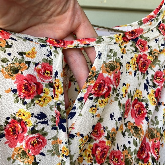 BNWOT LE LIS fun floral dress - Picture 2 of 16